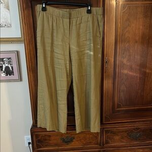 Olive green cropped pants